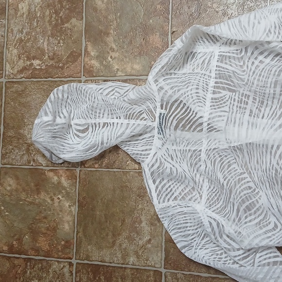 EUC Bamboo Traders Hooded Sheer White Coverup Size Small - Picture 5 of 5